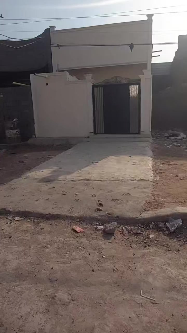 بيت للبيع المساحه ١٠٠ +٢٥ متر مساحه أماميه تكدر تسويها كراج أو حديقه العنوان الحميدية بالبدايه شارع الجسر الجديد قبل لاتعبر المشروع 
التفاصيل :***********
