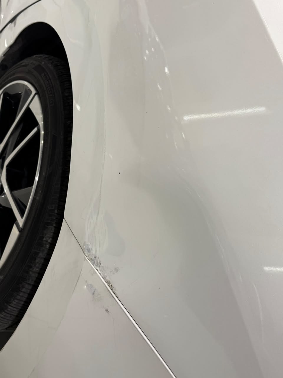 السلام عليكم 
للبيع نيسان سنترا ابيض 2024 SR سقف اسود 
محرك 20
ماشي 30 الف كيلو متر 
سياره بيها خمس قطع صبغ بدون دواخل شرط
و بيها مكانين تعديل بارد 
ارباك بس بردات باقي كلها بشرط 
سياره بدون شخوط و رصعات و بقصات 
سياره بدون رقم ترقيم شمالي فقط 
تكلفة رقم 12.5 ورقه 
ملاحظة صوار حادث موجوده في المنشور 
اي استفسار عن سيارة خاص مفتوح 

السعر قفل قفل 129 ورقه 
اخوكم ديار ابو عمر 
*********** واتساب 
*********** اتصال 
عنوان أربيل
