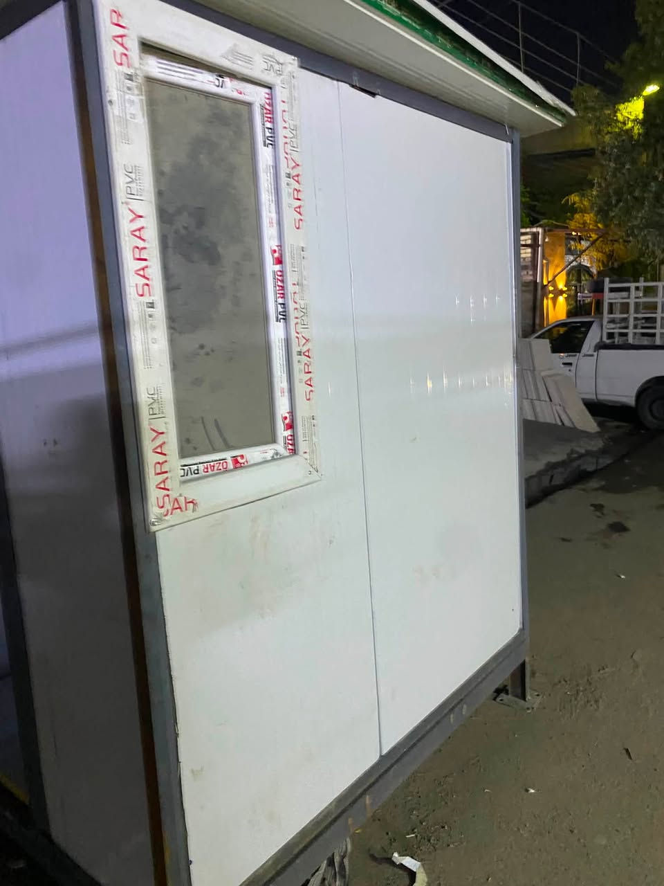 كرفان 160x180 بدون باب 
السعر ٣٠٠ فقط و بي مجال 
للاستفسار الاتصال على ***********
