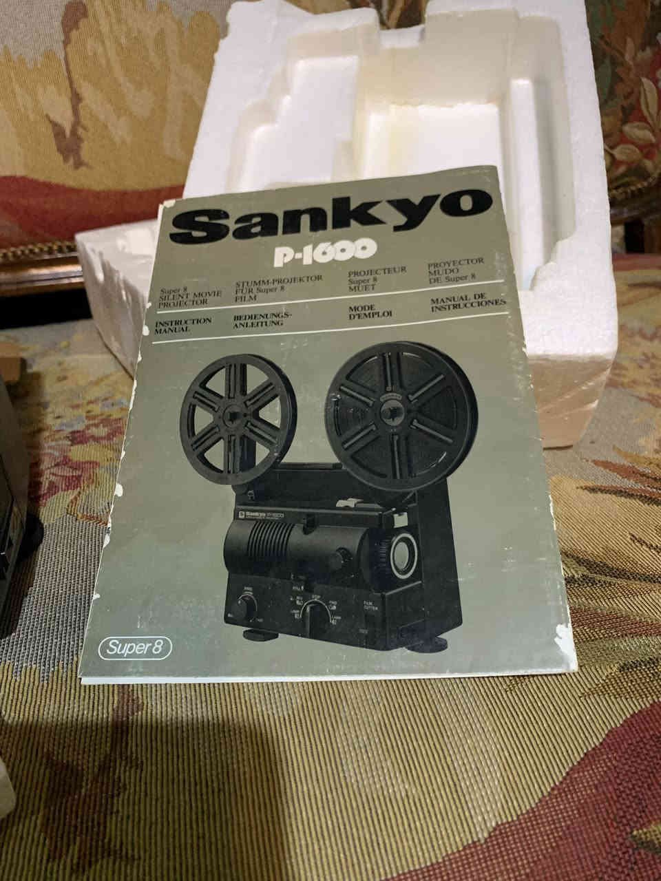 عارضة سينماء لوك بالكارتون
شغال 
٨ ملم سوبر ناطق
سليمانية يوجد توصيل
***********
