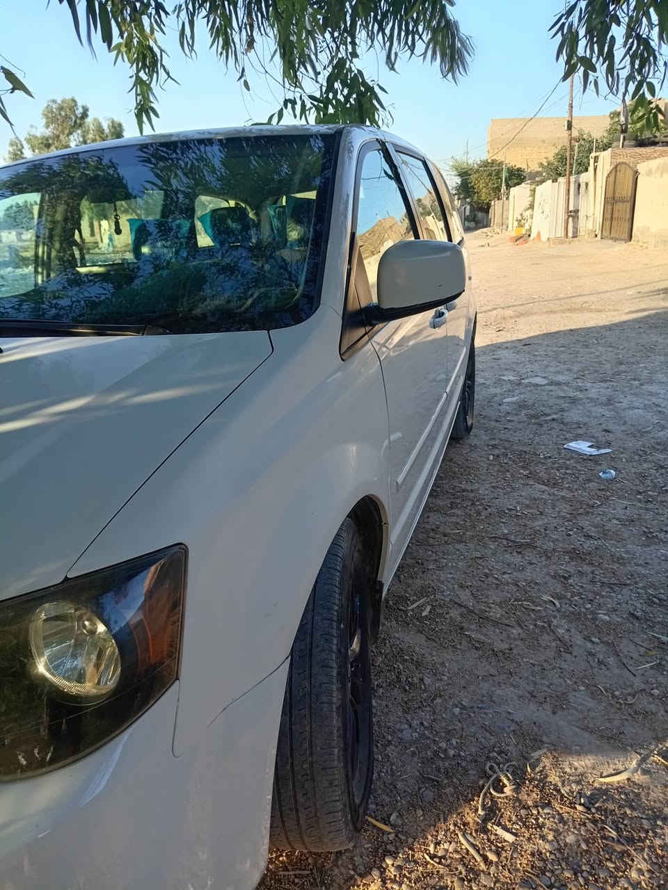 السلام عليكم دوج ٢٠١٢ بسمي هزه جديده الوحه جديده سياره اي نقص مابيهه تبريد محرك كير مكفولات شواصي تكم قماره الغود مكفولات سياره بيه صبغ جاملغ امامي سعر ١١٨$ بيه مجال قليل   بغداد الحريه او الشعله  رقم واتساب ***********
