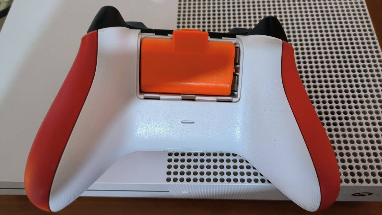 السلام عليكم 
جهاز xbox one s 
جهاز كامل ملحقات مع يدة Xbox series s/x عدد (1)
مع بطارية شحن عدد (1)
مع 4 حسابات مشتركه سعر الحسابات وحده 40 الف 
رجاءً الي مايعرف ب حسابات المشترك لايسئل ولا شي واذا تريد طريقه فتح الحساب اني مسوي شرح الها بس لادوخني الله يحفظك انطيك الطريقه (الفديو) وانته تنجاز + الحسابات مسجله خروج بس تكدر تراسل بيج max level ع تلي وتسترجع الحسابات وتفاصل الدفع موجودة يمي 
* الحساب الاخضر ماعرف شغال هو او لا لان صاحب البيج حذف البيج مالته* 
ذاكرة الجهاز 1 تيرا 
سعر الجهاز 200 الف وبيه مجال بسيط جدا


**إذا كنت صاحب هذا الإعلان وتريد حذفه لأي سبب، رجاءا أرسل رسالة إلى الدعم الفني**