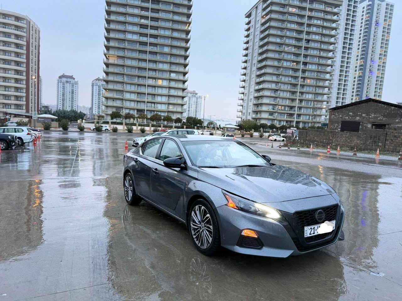 S 2020
50 هەزار مایڵ ڕۆشتووە
تەنها بۆنید بۆیاخە 
لایت و ویل کراوە بە SR 2024
زۆر خاوێن و جوانە
بە شەرتی گێڕ و مەکینە و کارەبایی
١٤٦ وەرەقەو مەجالێکی کەمی تیایە
*********** السليمانية, العراق
