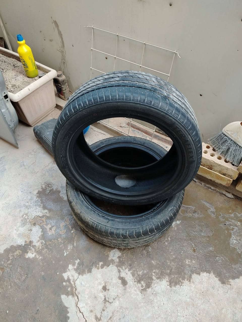 للبيع
زوج تايرات ١٧ ٢٢٥ ٤٥ نظيفات مابيهن جغدة
السعر ٤٠ الف نهائي
مكاني بغداد الدورة ***********
