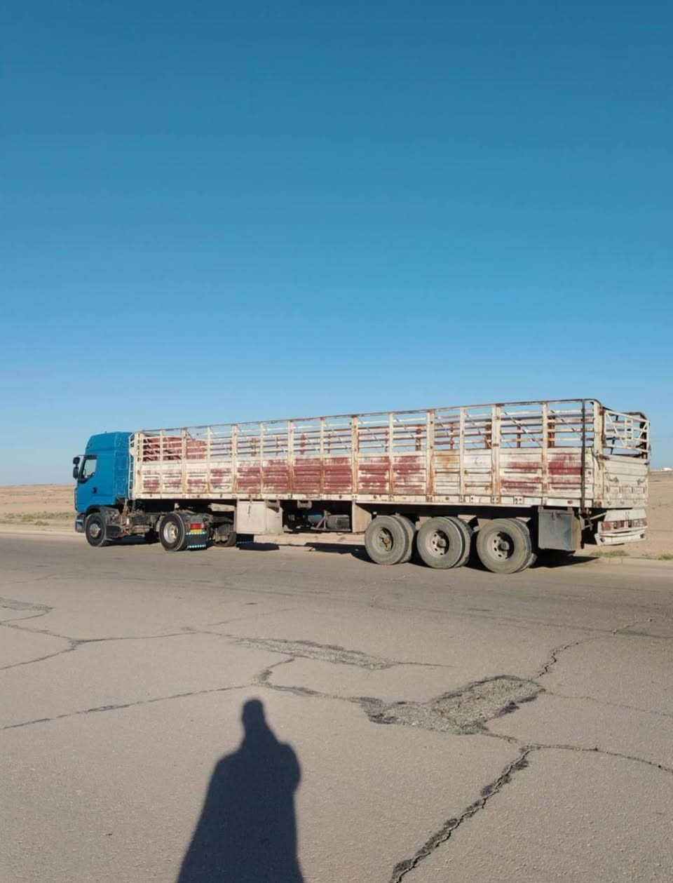 عربانه للبيع سيكام طولها ١٣ و٦٠ دناكيرها ١٤ بس واحد جفت جاهزة للشغل سعر ٨٥ وبيها مجال قليل مكان العربانه ابو غريب للتصال ***********
