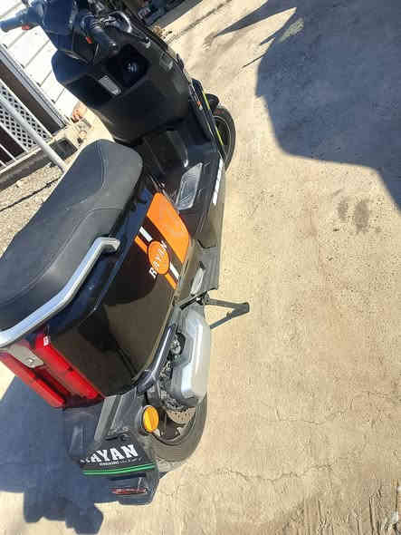 دراجة شحن ريان وحش الكون 
6بطاريان مسطرة 
تمشي بل شحنة من 60 إلى 80 كيلو 
شاحنة شحن سريع 
بصمة شلون السيارة 
ويل 12
ملف 2000 واط حقيقي 
سرعة حقيقي 75 
بريكات دهن امامي خلفي 
لايت عدسات عدد 2 
ماشية 1600 فقط يعني شبه زيرو 
نضيفة جدا 
نضام بارك 
نضام Rرجوع للخلف 
نضام مثبت سرعة 
الدراجة معروفة و مواصفاتهة البقية معروفة 
مكاني بغداد دورة المهدية الثانية 
***********استفسار اكثر واتساب أو تخابرني و تدلل 
السعر 950 بيهة مجال أن شاء الله
