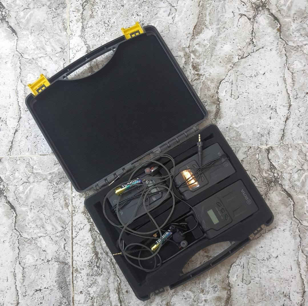 بكج احترافي كامل لصناع المحتوى (Canon 800D) - للبيع أو المراوس بـ R10
​المواصفات:
​كاميرا كانون 800D نظيفة جداً (شاشة لمس، فوكس سينمائي Dual Pixel).
​عدسة 18-135mm الشاملة (تصلح لكل أنواع التصوير).
​مايك بويا وايرلس BOYA BY-WM8 PRO (صوت صافي جداً للفيديو).
​بطاريتين وشواحن أصلية + رام 32GB سريع.
فلاتر CPL + UV متغير رنك 58 ملم
​الحالة: العدة بحالة الوكالة، ما ماشية شتر هواي، ومثالية جداً للي يريد يبدأ يوتيوب أو تصوير إعلانات.
السعر : 1.150.000 
المراوس: متاح المراوس فقط مع Canon R10


**إذا كنت صاحب هذا الإعلان وتريد حذفه لأي سبب، رجاءا أرسل رسالة إلى الدعم الفني**