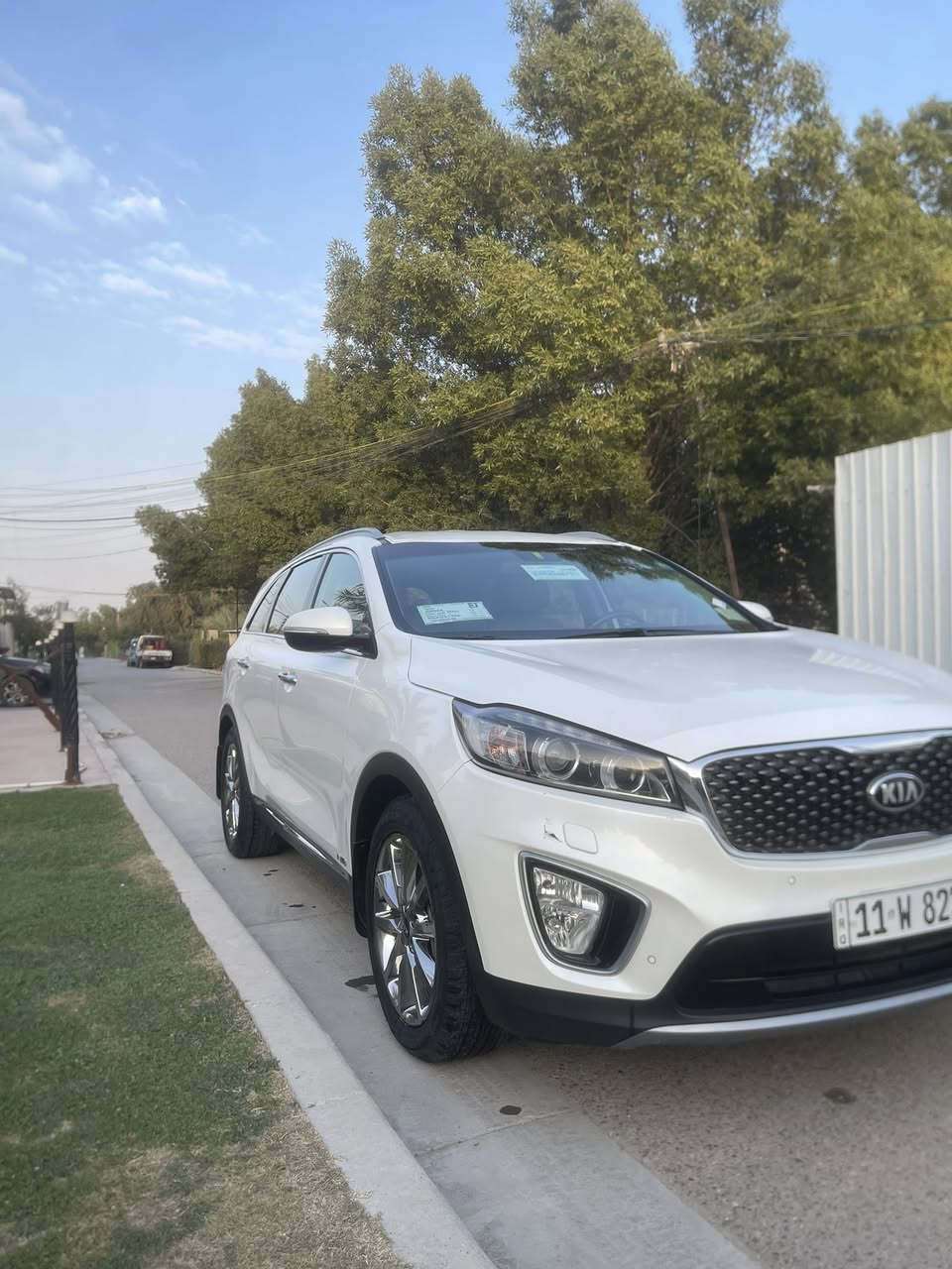 السلام عليكم
سورينتو 2016 (كويتي)

السيارة جاهزة من كلشي 

عليهة أدامة كاملة 

 محرك السيارة :v6 

مواصفات:

مواصفات الكويتي معروفة فوول عدا البانوراما

1-كشنات كهربائية تدفئة وتبريد 

2-سايد بريك كهربائي 

3-أوتو هولد

4- وضعيات قيادة (eco-sport)

5-حساسات أمامي وخلفي 

6-السيارة Awd +قفل أكسل 

7-بصمة عدد 2

8- صندوق ذكي يفتح عند الأقتراب +كهربائي 

9- أشارات ترحيبية عند الأقتراب 

10-مري شفط وأوتو مع الأشارات الترحيبية 

11-لايت ليد بلادي أمامي وخلفي 

12-ويل كروم حجم 19

13-رقم وهزة جديد 

14 شرط الفحص والتحويل 

السيارة ماشية 65 ألف قابل للزيادة السيارة بالواقع أحلى بهواي من الصور والسونار موجود بيهة شكم رصعة بسيطات وبارد گد أصبعين بخشم البنيد وين ميعجبك تفحص سونار تدلل السيارة بأسمي والتحويل مباشر 

السعر المطلوب : 227 وبيهة مجال قليل 

مكان السيارة : بعداد الزعفرانية

رقم الهاتف : ***********
