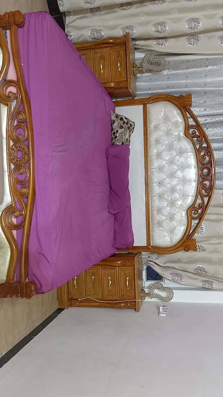 غرفه اخشاب جديده تضل طول العمرر مو يومين تتكسر دوم طول العمر وياك ونضيفه من الدواخل والخارج مليونين ونص وبيها مجال تتدللون للتواصل واتساب ***********
