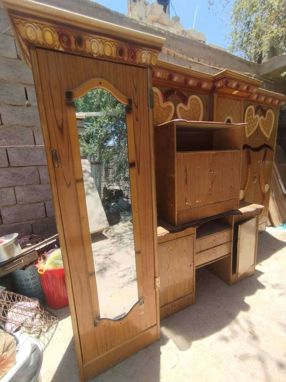 السلام عليكم 
غرفة اخشاب للبيع
سعر 300 وبيها مجال
مكاني كربلاء الطاقه 
***********
