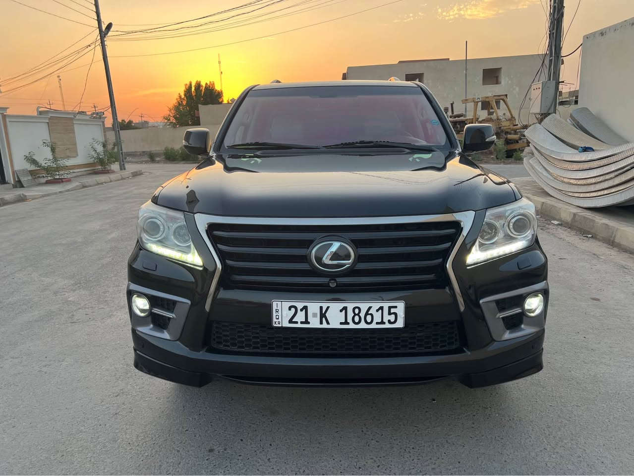 السلام عليكم للبيع او مراوس بسياره اقل  
لكزس LX570  2012   سبورت S اعلى فئه بالكزس مواصفات الكزس معروفه بريم كفاله عامه من صبغ وضربه او فتح  كلشي بيها على وضع الشركه ماشيه 97 السياره كلها على البلاد ما ملعوب بيها من محرك وكير وتبريد و صدر جكات صعود ونزول  فقط بيها مكانين بارد صغار  
رقم سليمانيه سنويه 2030 باسمي تحويل مباشر  
السعر 375 وبيها مجال للطيبين 
*********** 
*********** بغداد, العراق

