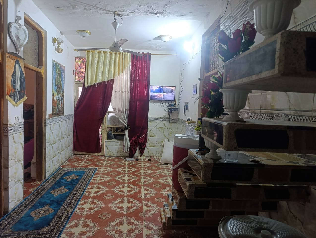 بيت للبيع بنزلت زامل الجاسميه البيت يتكون من غرفتين وستقبال ٦*٤ وهول ٧*٤ ومطبخ وصحيات خارجية مساحة البيت ١٨٠ متر السعر ٣٥ وبي مجال ***********
