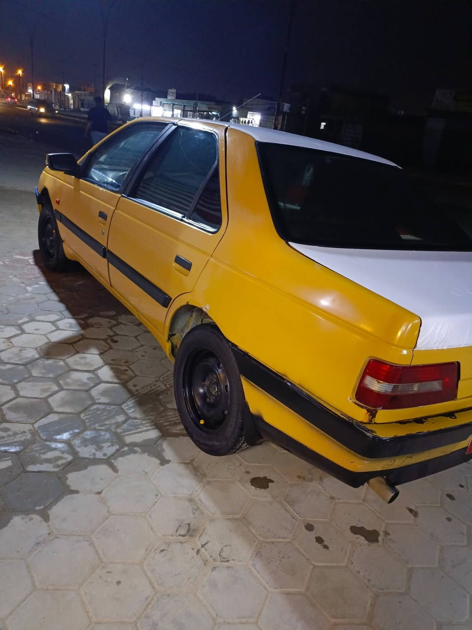 سلام عليكم
بيجو 405 هاي صورها قبل الحادث والحادث بل فديو 
ابيعك هل موجود وراعيها يريد مداور قفل قفل 10 ورقات
عنواني نجف كوفه ***********

