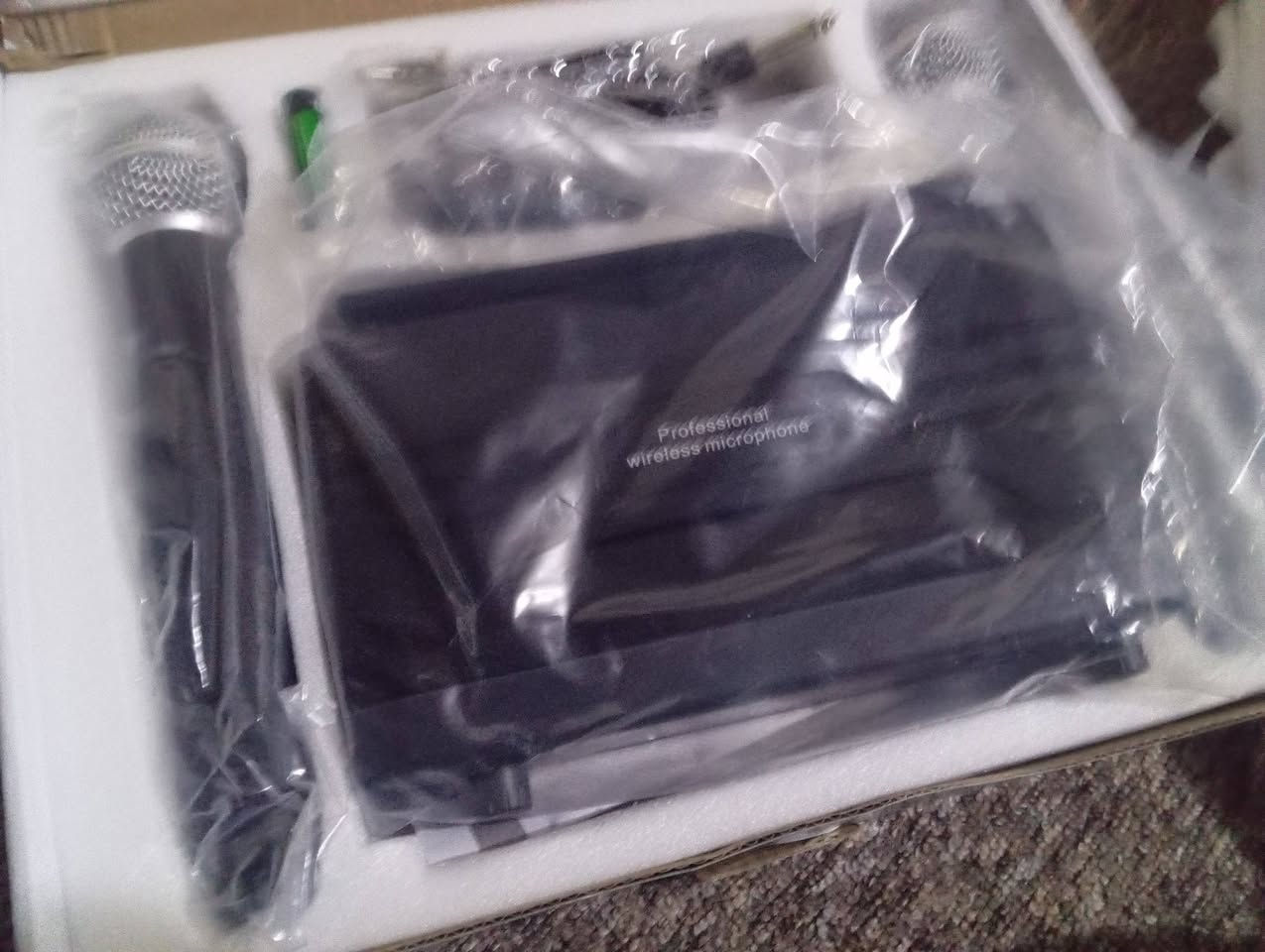 السلام عليكم شباب هذا مايك احترافي هذه النوعيه استقبال وارسال هذه السعر 45 مع التوصيل كل محافظات العراق التواصل على الخاص او الواتساب ***********
