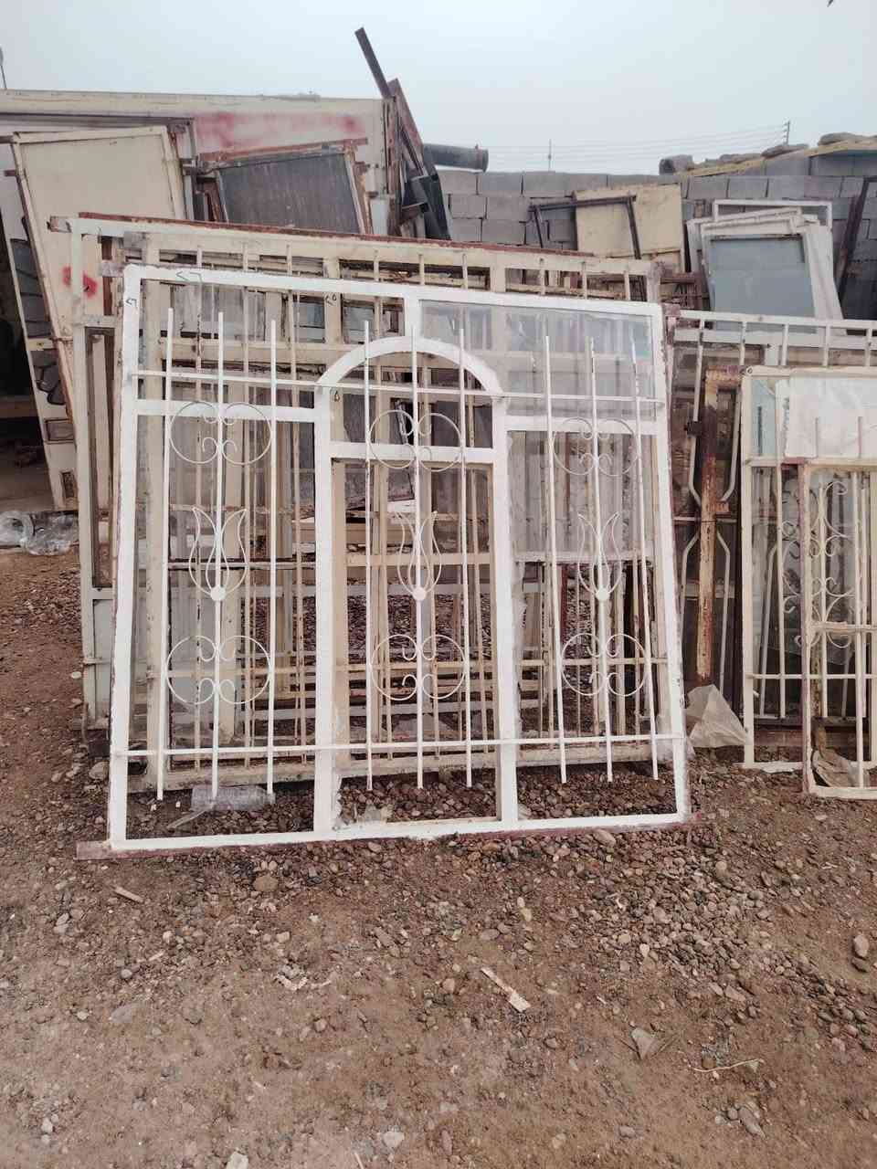 متوفر لدينا شبابيك و بيبان وشيلمان بل جيكي مقابيل معمل المثلج السعدون ***********
