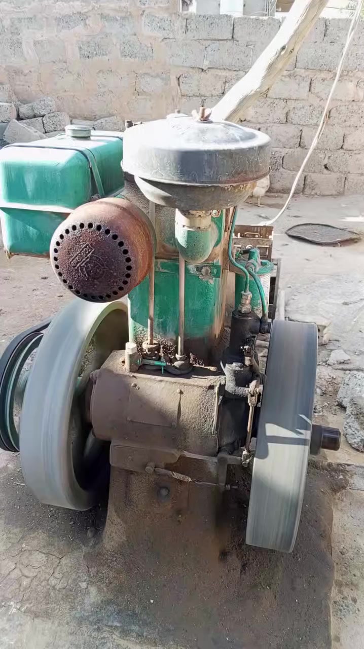 السلام عليكم
مولد للبيع توب لاند جديد بشكل مبدلو ثلاثة تبديلات دهن بعدو شركه مع راس توليد 

(ملاحظه يرادله غسل فقط)

السعر اتصل *********** بي واتساب
