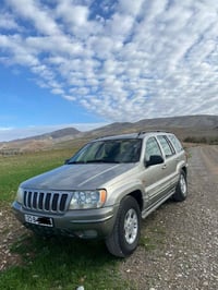 جراند شيروكي • ٢٠٠٢ • ٨بستن