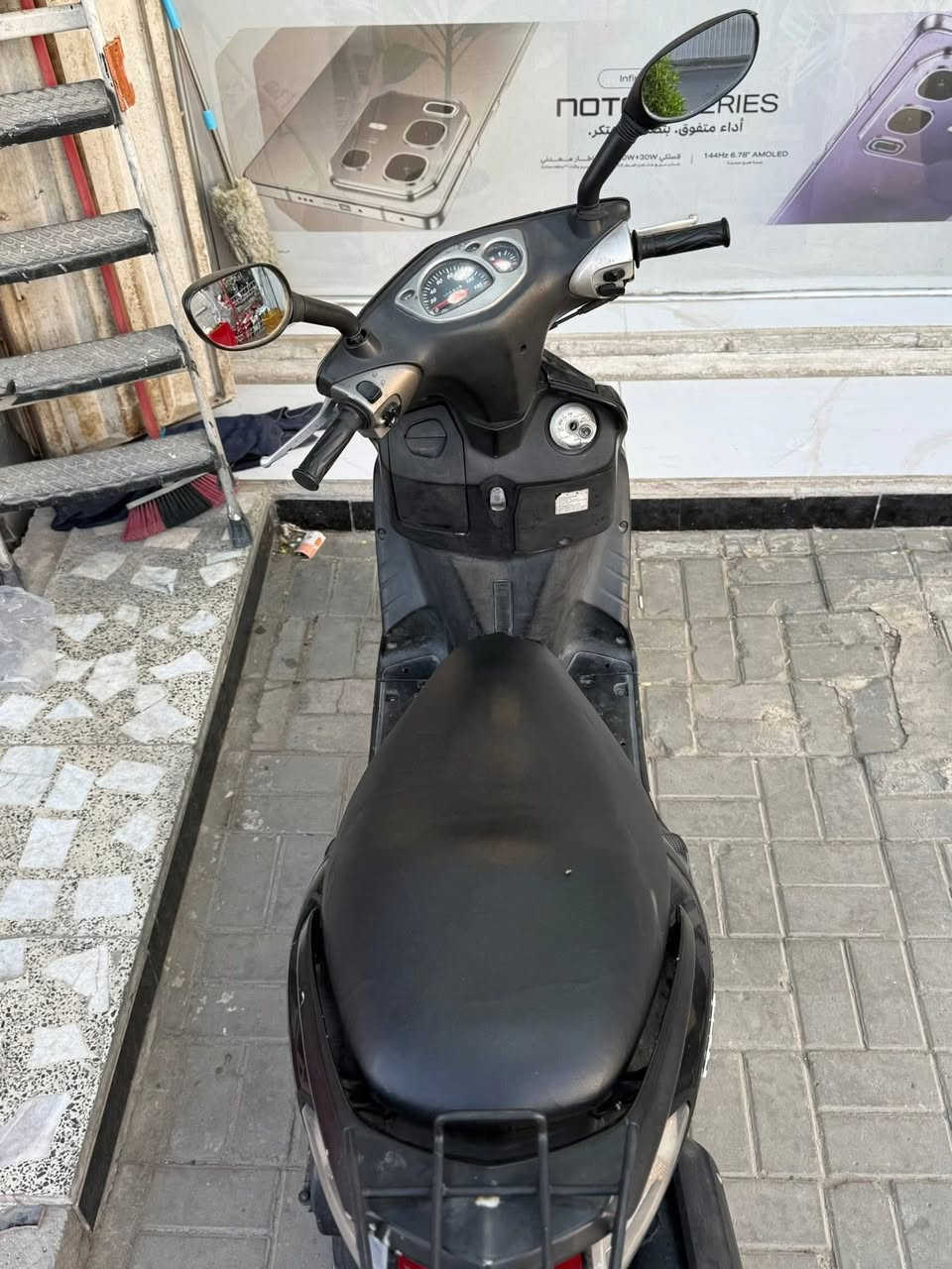 سلام عليكم للبيع دراجة سكنكس نثية – لون أسود أنيق السرعة القصوى: 140 كم نظيفة جدًا – استخدام خفيف – جاهزة للركوب بدون أي مصاريف إضافيه فقط دهن وبانزين 
*********** 
ملاحضه كلشي بيها بلادي
