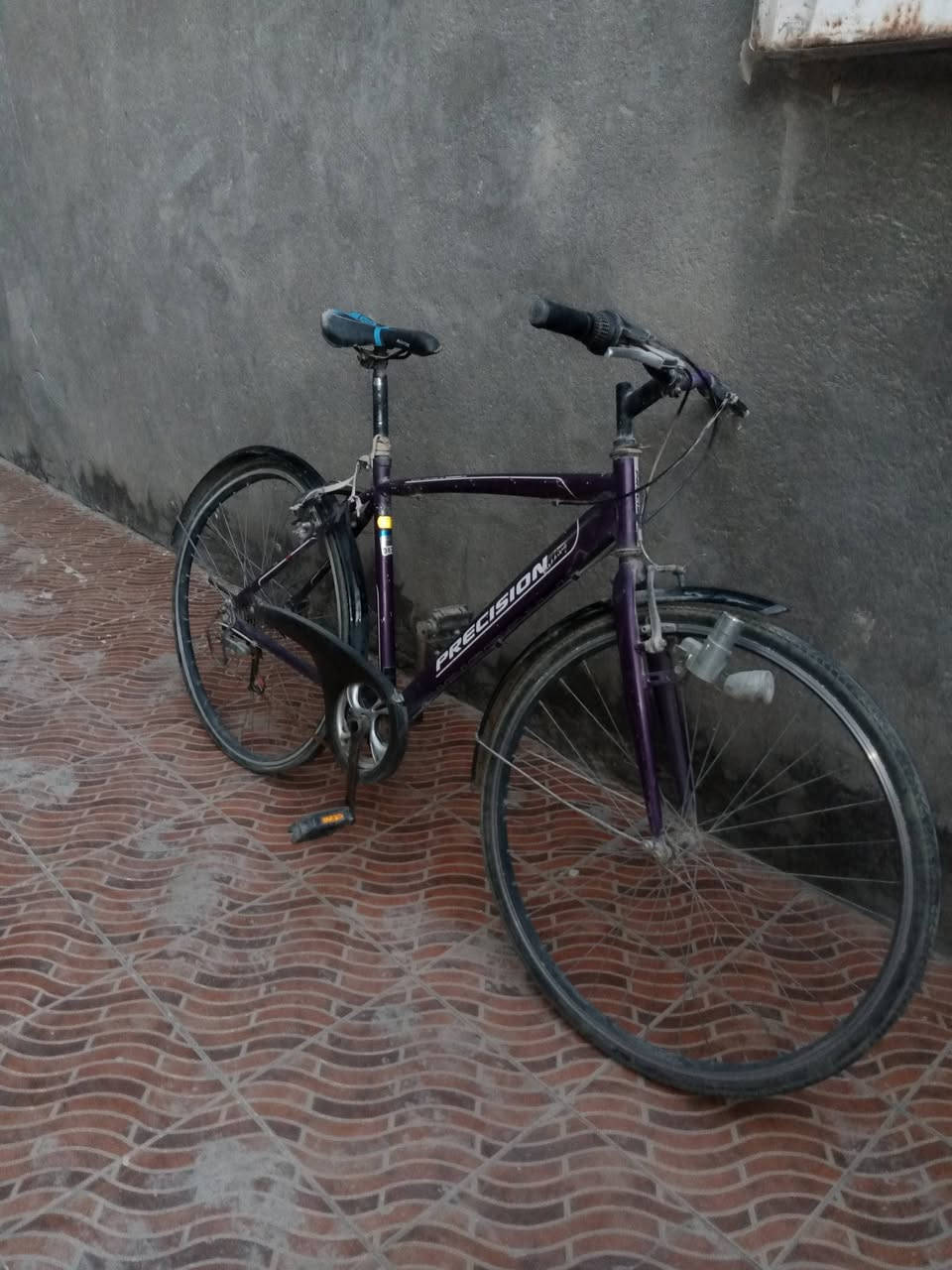 للبيع بي بس الويل الخلفي معوج يرادله تبديل لو ايصلحه بس ب 20 قفل قفل قفل هذه رقمي واتساب ***********
