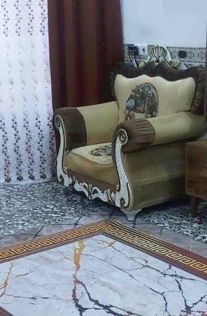 سلام عليكم
قنفات  +  ميز  
للبيع بسعر 1️⃣7️⃣5️⃣ الاف 
الاستفسار يرجع الاتصال بهاذ الرقم 
           ( ***********  )
