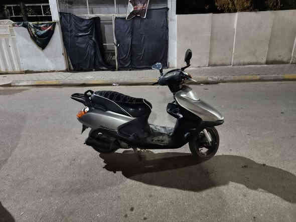 ياياني   مفتوحه     نقصها  فقط  هندر واكف  بيها  الباقي كله  شغال   كيلو  متر  قفل  جنطه    سرعه  شرط  100  كهربايات  كلها  شغاله      السعر  500  وبيها  مجال ***********
