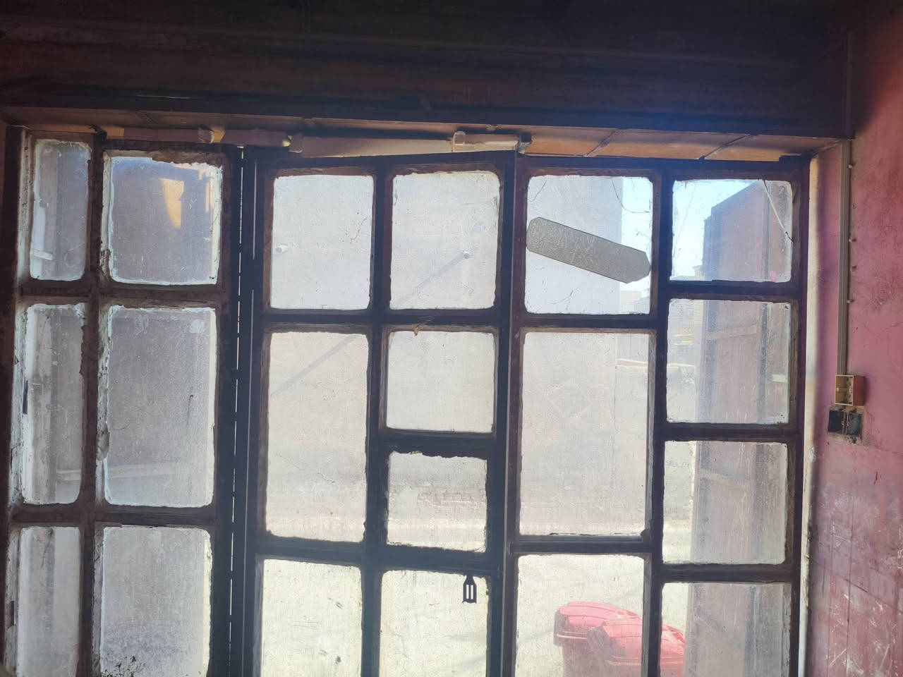 #مكلفة_بالنشر
السلام عليكم باب 🚪 جام مال محل عرض باب 3 متر تقريباً ارتفاعة 3 كذالك تقريباً للبيع اذ احد يريد باب حديد بالمقدمة هم للبيع 5 طلاقات باب حديد مال محل المكان هور السعد يم مكتب حجي يوسف بدر او قرب جامع الإمام الحسين 

#السعر اتصلو او واتساب على هل رقمين

***********
***********
