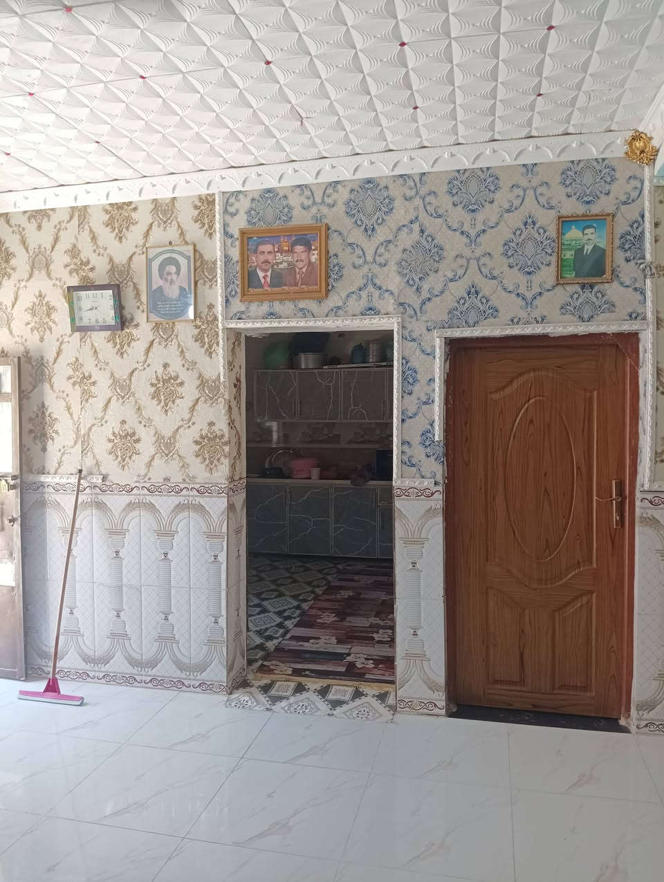 بيت للبيع المساحه 250 متر السعر 40 وبيه مجال للشراي يدلل موقع البيت حي الزهراء على شارع الشريفات ***********
