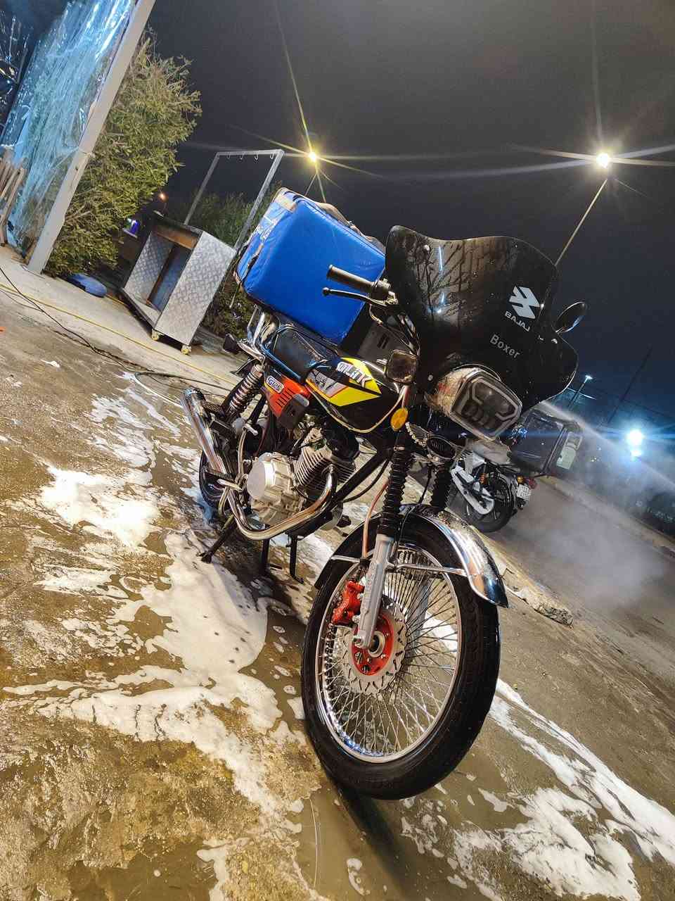 دراجة ايراني 2025
دراجه بعدها على الشركه 
مابيها اي نقص كامله 
تاير لخلفي محور جوبلس 
كلشي بيها جديد 
عنوان الطالبيه 
***********
تاير الخلفي جديد 
رايدها 700وبيها مجال 
دهن جديد وتانكي متروس بانزين 😂😂
ويها سويجين
