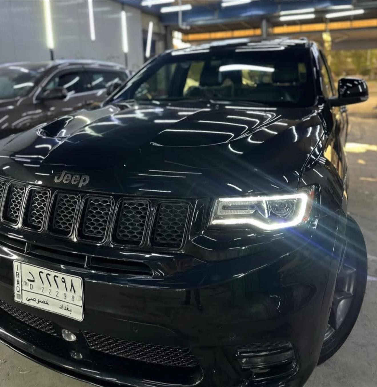 السلام عليكم لبيع Jeep (Limited X)
الحادث خشم  البنيد مبدل اصلي نفس اللون 
وجاملغ صبغ وصور الحادث موجوده 
ماشيه 80 الف 
السيارة حيل جديدة

الموديل :2019
المحرك : V6.  3.6L .

تخم تايرات جديد
صدر جديد امامي خلفي
ترايها كلش حلو سياره برغي مناقصها بأسمي تحويل نفس اليوم 🖤

* المواصفات :
* نقطة عمياء .
* دفع رباعي 4x4 . 
* فرش المقاعد من الجلد . 
* المقاعد الأمامية كهربائية .
* ذاكرة لحفظ وضعيات الجلوس . ليد
* المقاعد الأمامية مع تدفئة . 
* صف المقاعد الخلفية مع تدفئة . 
* ويل قياس 20 انج اسود لماع .
* مقود السائق كهربائي . 
* تدفئة ستيرن . 
* سقف بانوراما .
* شاشه 8.4 انج .
* نظام الملاحة (GPS) . 
* نظام خاص للطرق الوعرة . 
* مصابيح امامية زنون . 
* المصابيح الأمامية مع LED لايت . 
* كشافات الضباب زنون . 
* تشغيل عن بعد .
* صندوق كهربائي .
*  حساسات أمامية . 
*  حساسات خلفية .
* كاميرا خلفية .
* بخاخ ماء لتنظيف المصابيح الامامية .
* مرايا بخاصية التعتيم الذاتي . 
* مرايا جانبية قابلة للطي كهربائيا . 
* بلوتوث تلفون . 
* محدد سرعة . 
* نظام تشغيل واطفاء اوتماتيكي للمحرك للتوفير من صرف الوقود .
* نظام بريك اوتماتيكي 
مكانها بغداد البياع 0773 673 6737‬
للاستفسار اتصال او وواتساب
