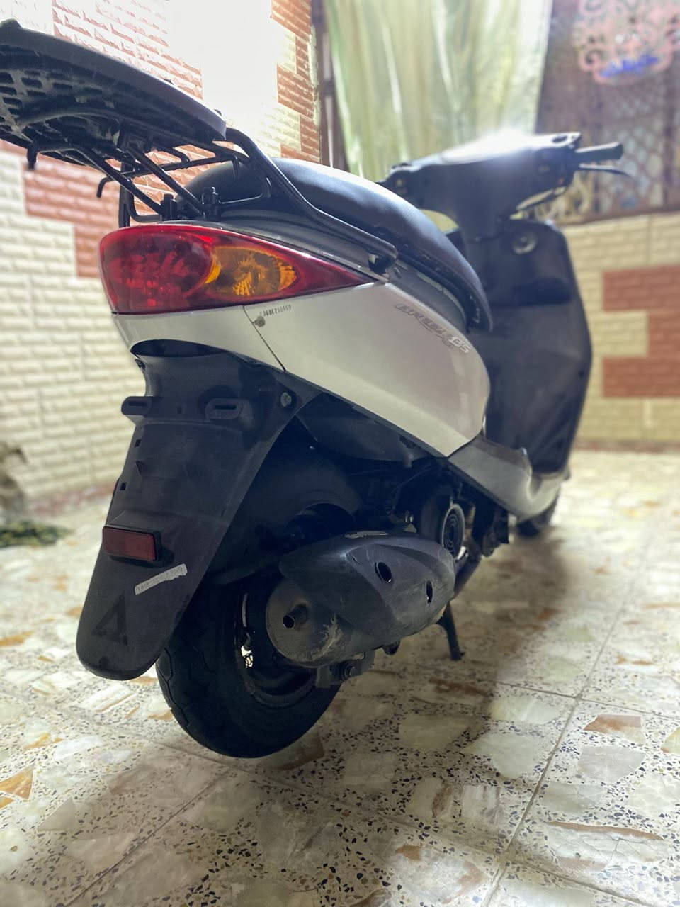 دراجة بريز ياباني جديدة لوك
سرعة 140 نوزل خطين اسلف اصلي 
كفرات اصلية ومختمه ختم واحد مع محرك 
ستاند كهرباي حساس وراقها ابسمي ماشيه 21
شراي يتصل ***********
شرط كفاله عامه من كلشي جيب فيتر وتعال فحص
