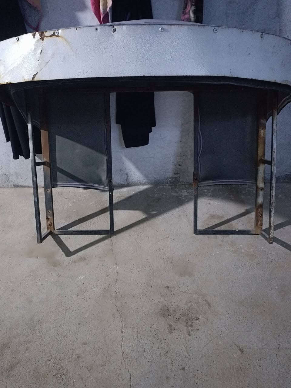 السلام عليكم محجر نص او شفقه نضيفه ودوشمه صارلي فتره من مدوشمها اصليه وجهين جلد وقماش من فوك السعر 35 مكاني نجف الاتصال ***********
