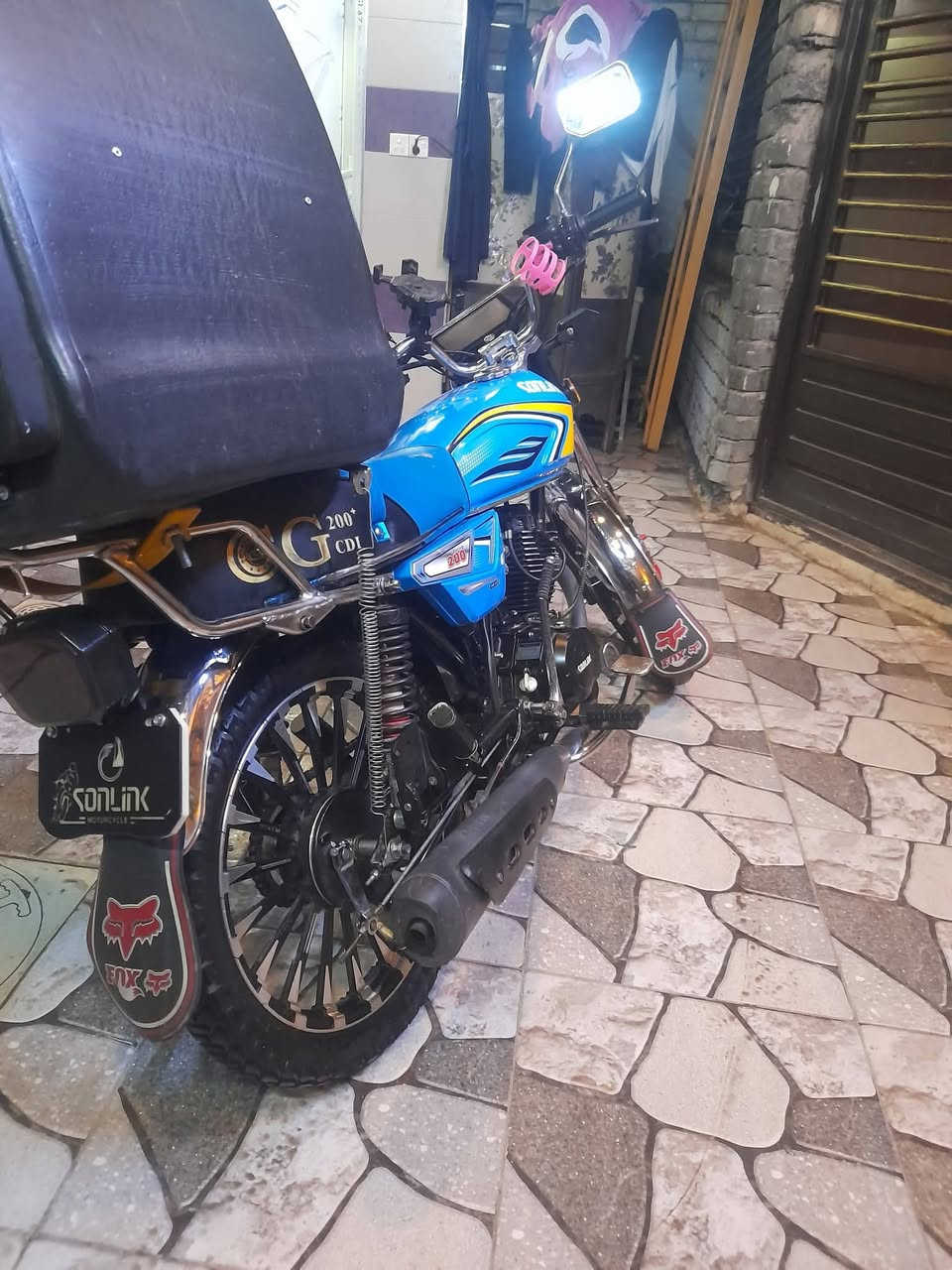 السلام عليكم سولينك موديل 2025 شهر 7 مداريها حيل ونضيفه بس بالمطره الاخيره تنكعت الاوراق ومالي خلك اروح للمعرض اجيبهم اكفلها من السرقه قانون وعشاير عارضها ب650  وبيها مجال مكاني بغداد الشعله *********** واتساب فقط
