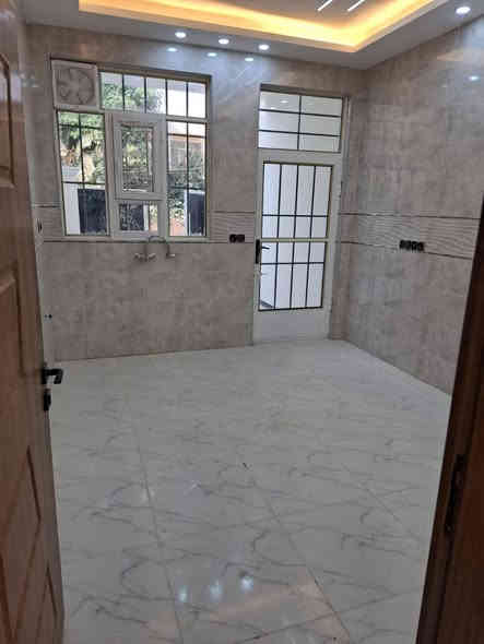 مشتمل البيع حي الخضراء قرب صيدلية جواد المساحه ١٥٠م الواجهة ١٠م النزال ١٥م طابقين ٤غرف وصاله ومطبخ ستقبال كراج صحيات البيت زيرو للستفسار اتصل ***********
