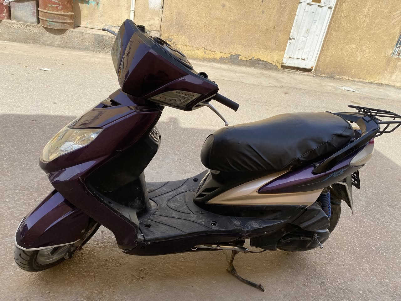 دراجه سكنز فحل لون موميز سلف هندر شغال مكينه نضيفه كفرات مختم الدراجه نضيفه كولش 
الرقم الهاتف ***********
