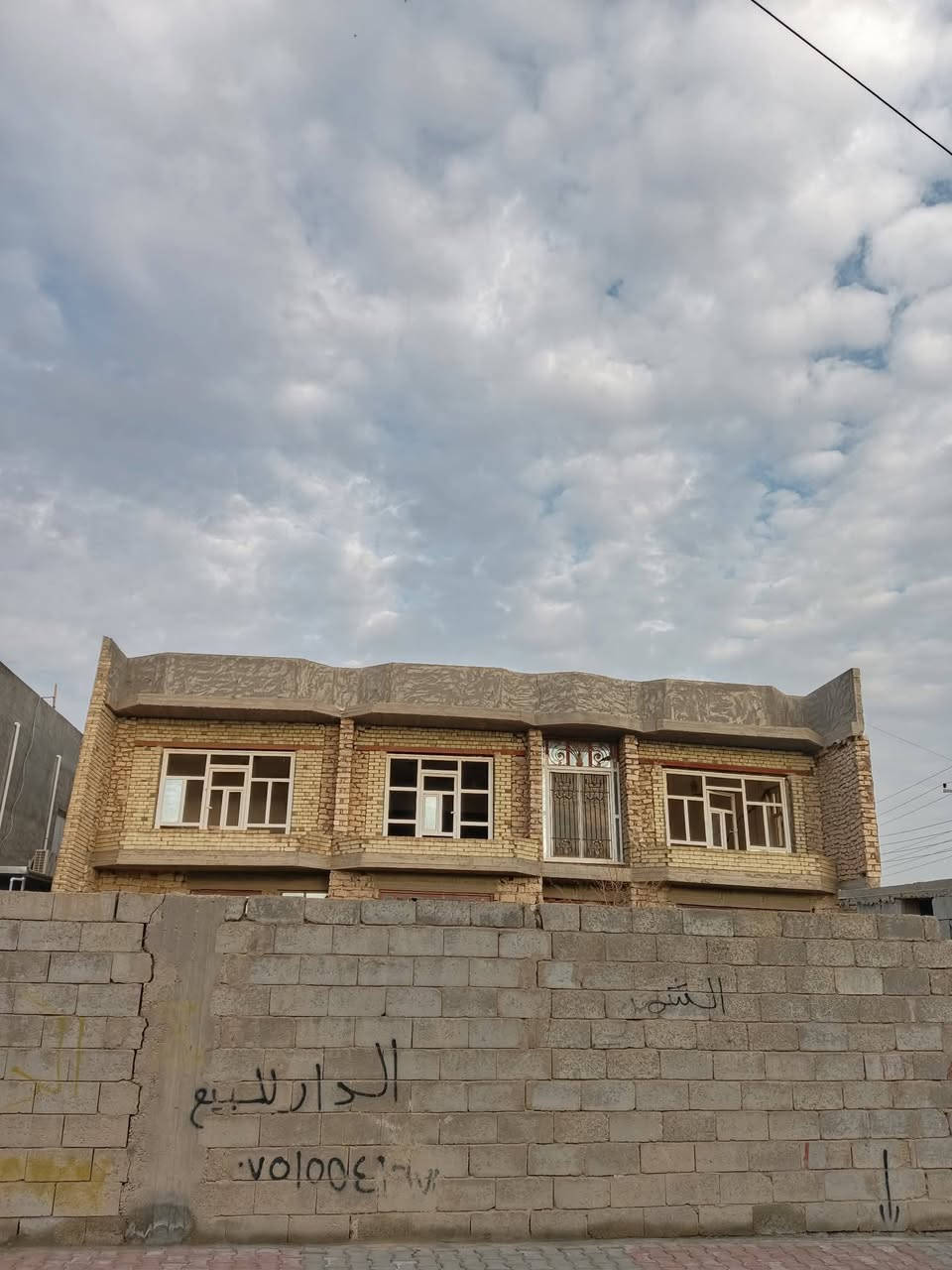 بيت للبيع
بسم الله الرحمن الرحيم 🔴

بيت للبيع الخالديه صعده المستشفى قرب مسجد قباء 🕌

طابقين بناء حجر  مساحة 704ركن مساحه البناء400 الطابق الاول يحتوي علا استقبال وهول وصاله ومطبخ وغرفه نوم وحمام الطابق الثاني يحتوي علا غرف نوم3 وصاله وحمام +حديقه وگراج  ملاحظه: ❗البيت غير كامل فقط الطابق الثاني🔴 ويحتاج الى ترميم 🔴 

للأستفسار والاتصال

***********☎️
