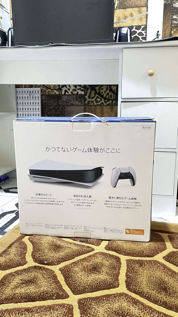 نسخة PlayStation 5 العادية (Standard Edition)
مو الديجيتال
📦 التفاصيل:
 • السعة: 825GB
 • النسخة: نسخة الأقراص (Disc Version)
 • الريجن: ياباني (Japan Region)

بي خلل واحد فقط الـHD مكسور شويه للعلم شغال طبيعي مابي شي استخدام قليل يعني استخدام شخصي فقط 

السعر 600 وبي مجال 
للستفسار 
*********** 
توصيل جميع المحافظات

