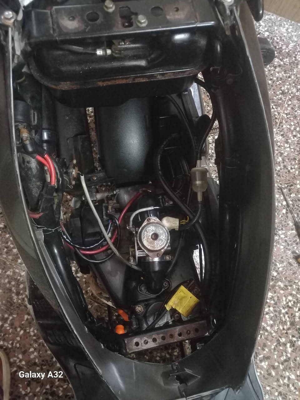 السلام عليكم بريز للبيع كلشي شغال كفرات اصليه  نضافه ٨٥ بالميه كدام عينك السعر ٧٥٠ وبيه مجال قليل العنوان مدينه الصدر خاص مفتوح رقم الهاتف ***********
