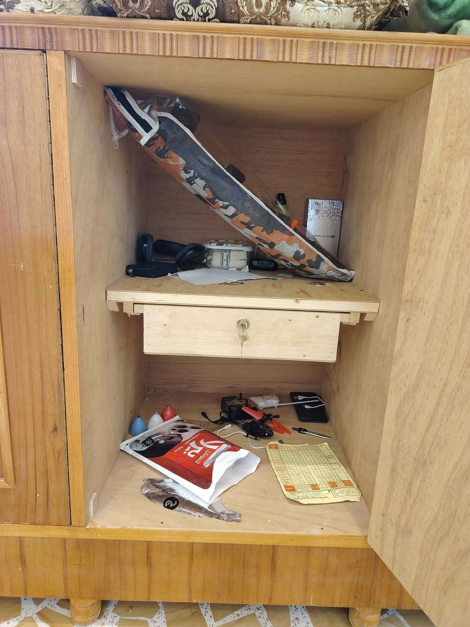 منامية خمس أبواب كل باب قطع ورفوف شغل توصي ثقيل جدآ ماصار فتره من فصلتها الأيسر حي الكرامة للاستفسار الاتصال ***********... ***********
