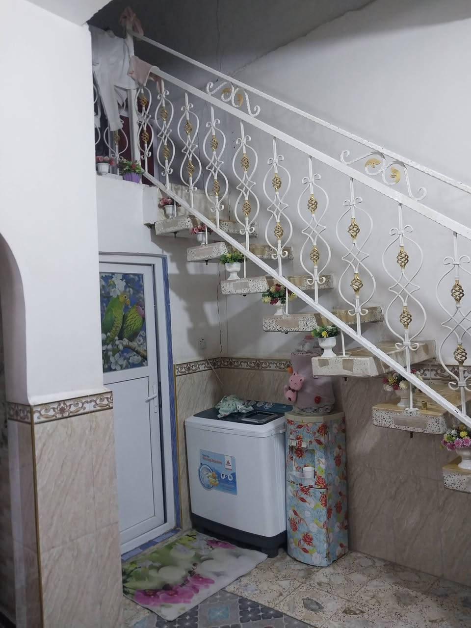 سلام عليكم بيت البيع أو مراوس
البيت مساحه 100 متر مربع السعر 33 وبي مجال 
البيت بحي صدر الثالث والبيت عالي عن الشارع 
البيت بي غرفه وصاله ومطبخ وستقبال وحمامين 
***********
***********
