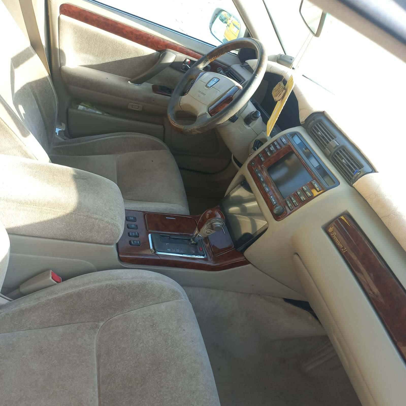 السلام عليكم ملكه ٢٠٠٦ للبيع رقم صدامي بغداد وكاله
اربع دكم ديفور الجبير شاصي ٧٥ باقي التفاصيل بالصور ٩٠ بيه مجال 
مكان ديوانية الاتصال على الرقم ***********
