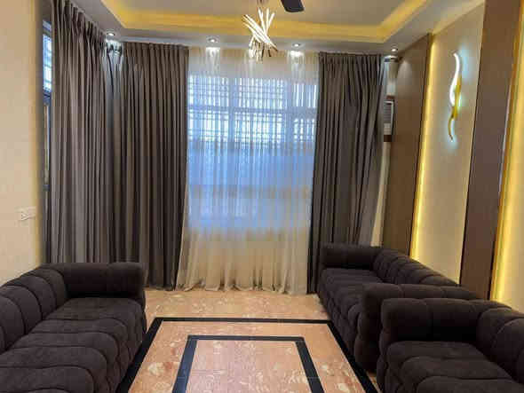 السلام عليكم بيت  ٧٥متر أماميه ٧.٥ ×١٠ بصف الركن قرب شارع ٢٠ في ام نجم  طابقين كامل حديث الارضيه طابقين مرمر  يتكون من استقبال ومطبخ  ٣غرف نوم و٣مجاميع صحيه  *********** سعر خاص
