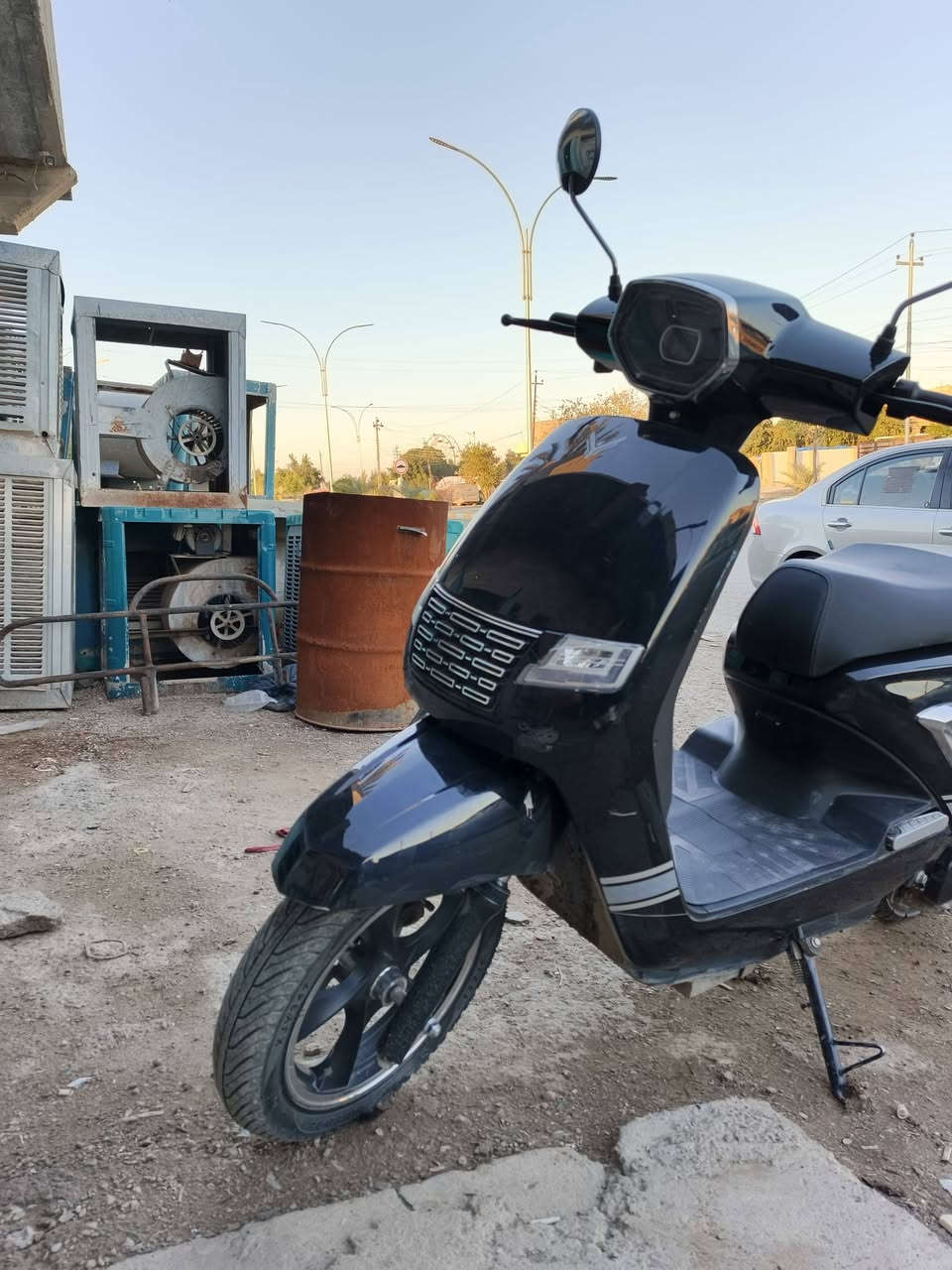 السلام عليكم
موطور شحن للبيع 
شركه النسر العربي
ملف 2000 واط حقيقي 
6 بطاريات كبار 20 امبير 
سرعه 55 حقيقي
شاشه ديجيتال
كوالتي عالي ومتانه
السعر 900 وبي مجال
 العنوان تكريت قضاء العلم
الرقم ***********
