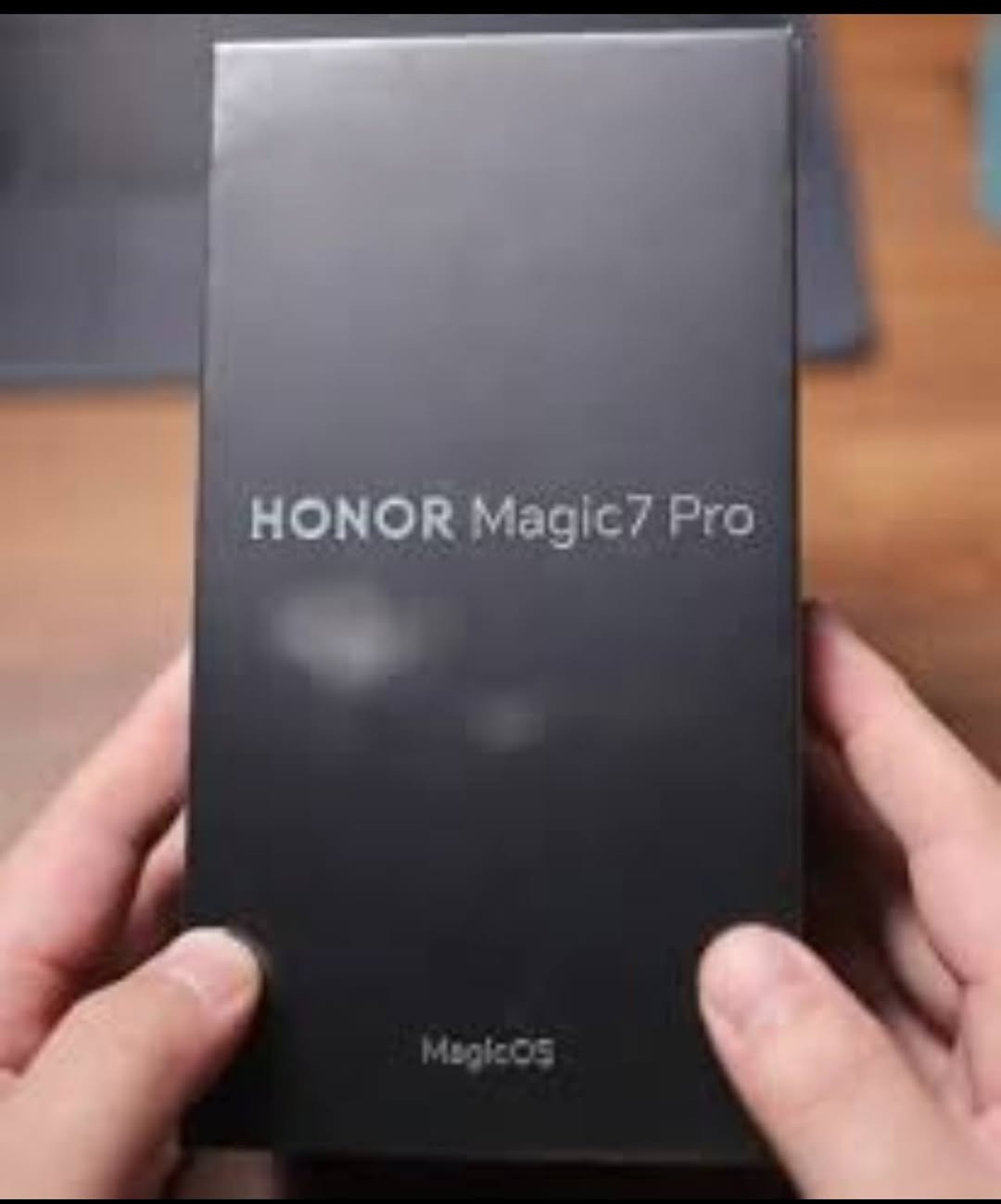 📱 للبيع: HONOR Magic 7 Pro (ماجيك 7 برو)
هاتف فلاقشيب قوي جداً، من أقوى أجهزة هونر حالياً ويقدم أداء عالي جداً في الألعاب والتصوير.
المواصفات:
الشاشة: 6.8 بوصة OLED LTPO بدقة عالية وتردد 120Hz
المعالج: Snapdragon 8 Elite (من أقوى معالجات الهواتف)
الكاميرا الخلفية:
50MP رئيسية
50MP واسعة
200MP بيرسكوب مع زوم قوي
الكاميرا الأمامية: 50MP
البطارية: حوالي 5850mAh مع شحن سريع 100W
يدعم الشحن اللاسلكي
نظام: Android 15 مع MagicOS
مقاوم للماء والغبار IP68 / IP69 �
موبيزل +١
مميزات الهاتف: ✔ أداء قوي جداً للألعاب مثل PUBG
✔ كاميرا احترافية مع زوم عالي
✔ شاشة ممتازة وسلسة
✔ بطارية قوية تدوم طويلاً
💰 السعر:
السعر مفتوح — المشتري يعطي السعر الذي يراه مناسب.
لكن يكون السعر منطقي ويليق بقيمة الجهاز (بدون بخس أو كسر سعر).
📩 الجاد فقط يراسلني على الخاص.


**إذا كنت صاحب هذا الإعلان وتريد حذفه لأي سبب، رجاءا أرسل رسالة إلى الدعم الفني**