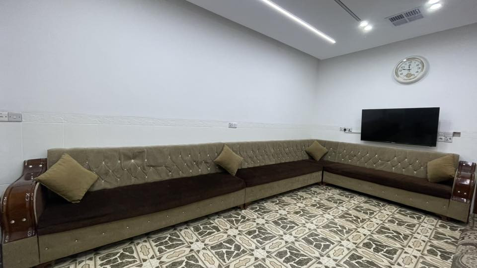 طخم ديوان للبيع
طول 11 متر 
سعر 250 الف
***********
