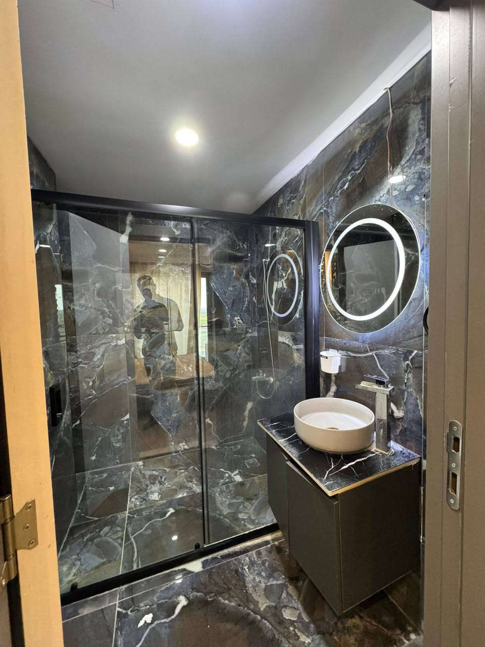 شقه للايجار للبيع منطقه الذهبيه اربيل 
مجمح لايف تاور 
فولvip
ثلاث غرفه صاله 
3+1
مؤسس
سعر750$
الاستفسار على واتساب 
***********
