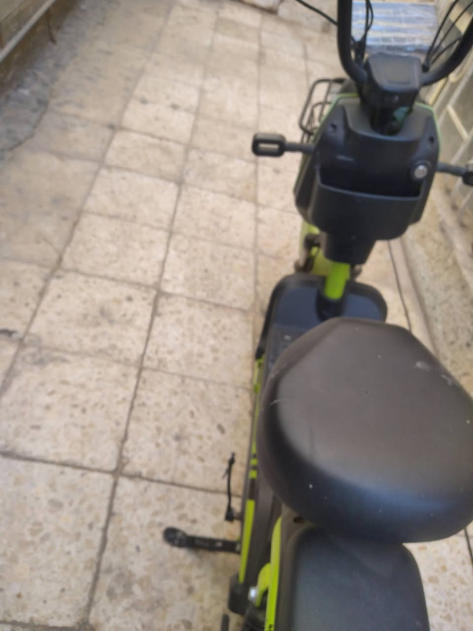 السلام عليكم بايسكل شحن للبيع ٣ نمر سعر ٢٠٠ نقص باتريات وبي مجال المكان كربلاء حي الحر قرب مجمع ليمونه  الاتصال بي***********
