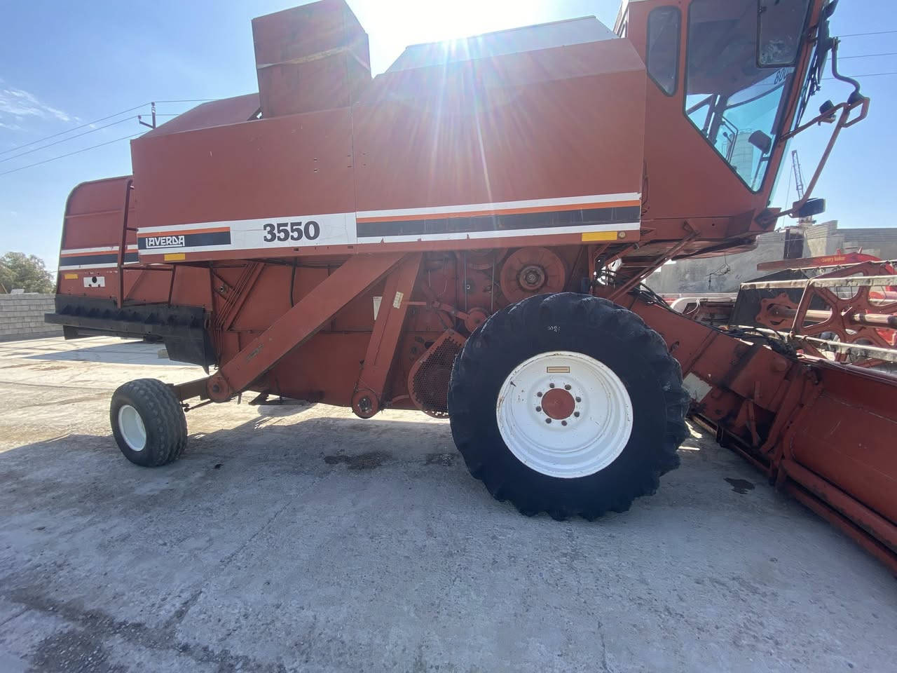 حاصودة للبيع
مواصفات 
* هايدرو 3550
*أوروبي 
*مكفول كفالة عامة
العنوان : كركوك - قرب مطعم ميديا
رقم الهاتف :
***********
***********
