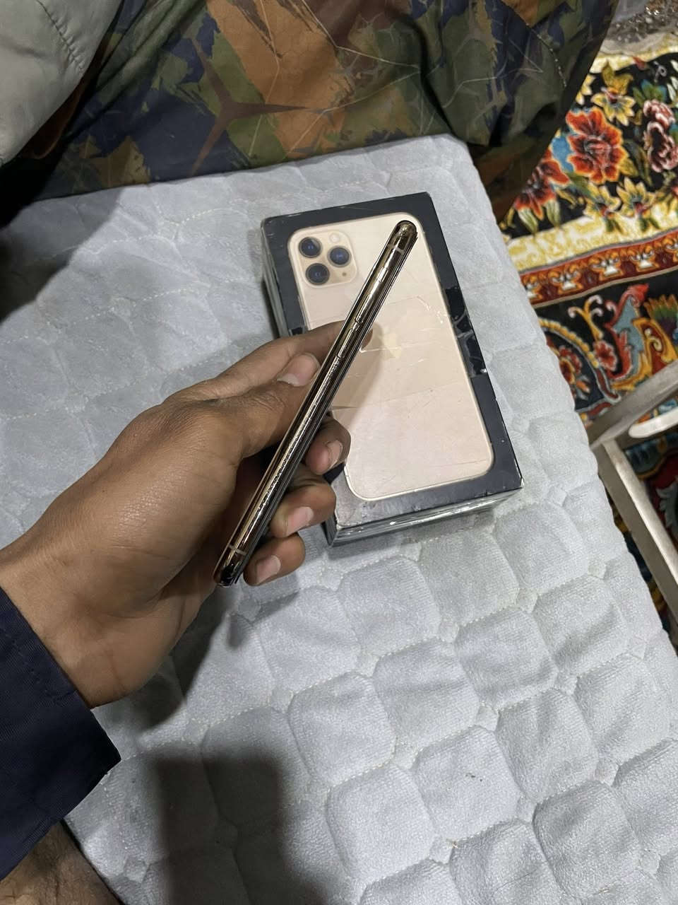 السلام عليكم أيفون ١١برو الصغير مكاني بغداد حي النصر بطارية69 سعره 250 وبي مجال ***********
