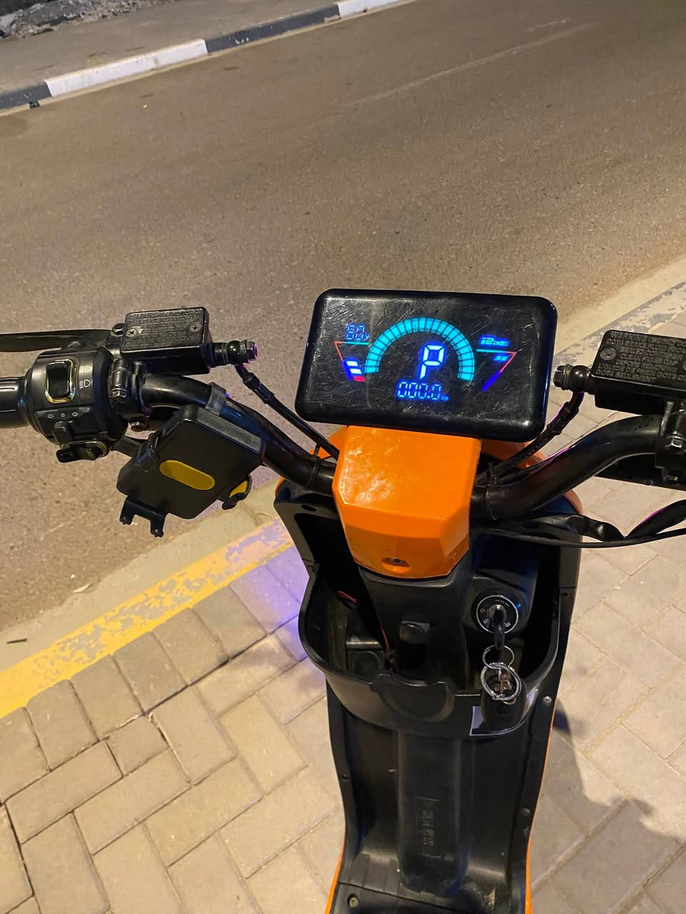 سلام عليكم 
دراجه R9 للبيع او مراوس حسب القناعه
موديل 25
بطاريات بلاد موديل 25 |22 امبير
الدراجه نضيفه واحلا من الصور 
غراضها موجوده سله- تجوه ضهر- شاحنه-سويجات 2-كارت-بصمه 
العنوان بصره قبله حي المهندسين 
السعر 350 وبيها مجال 
تواصل***********  متواجد واتساب

