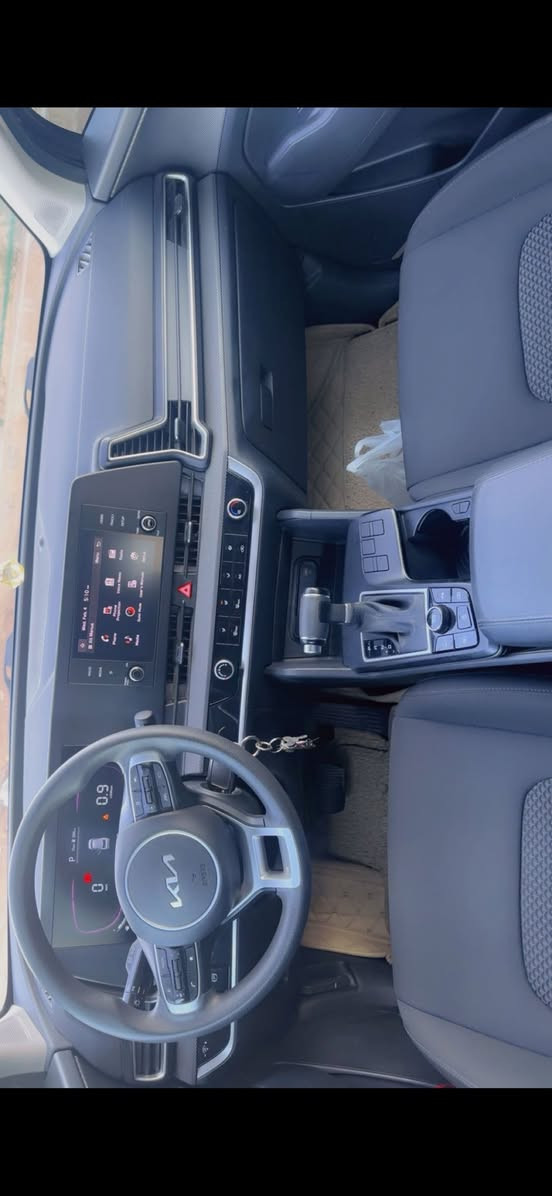 سبورتج مديل 2024لون نفطي محرك 2500 السعر 180 ***********
